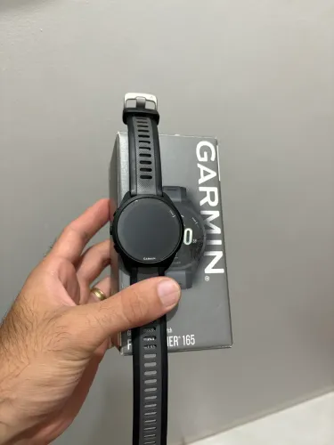 Vende-se Garmin 165 semi novo. Já com película e proteção de carregador