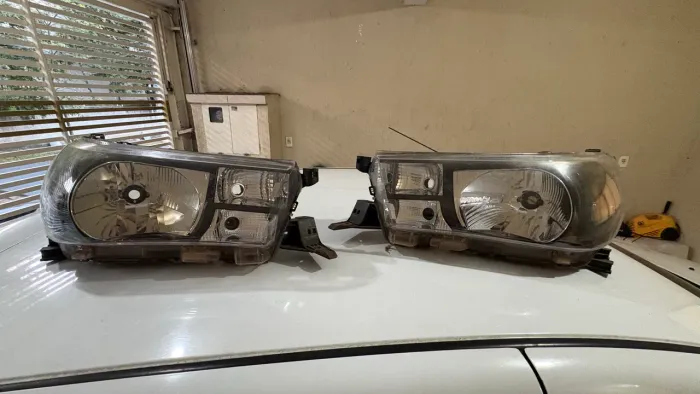 Par de Faróis Originais Toyota Hilux 2017 a 2020 - Valeo