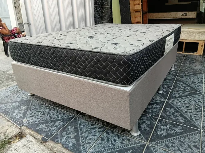 Cama casal seminova