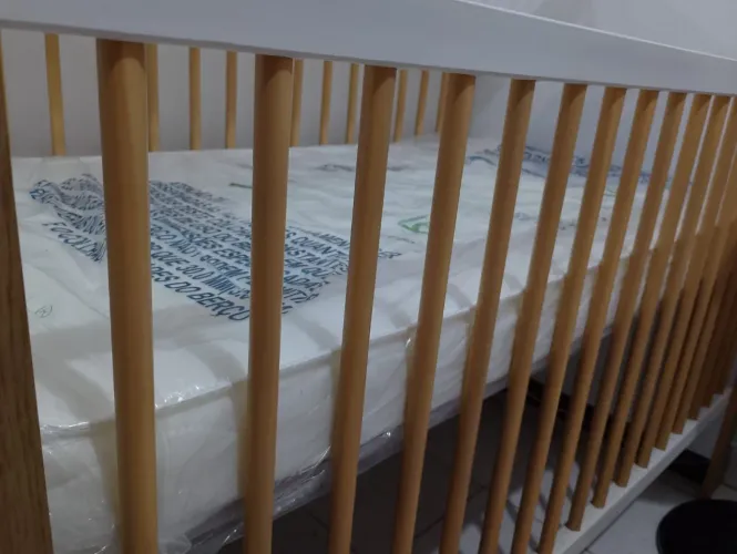 Vendo berço semi-novo, usados apenas 1 mês, ainda com o colchão no plástico, vida uma cama