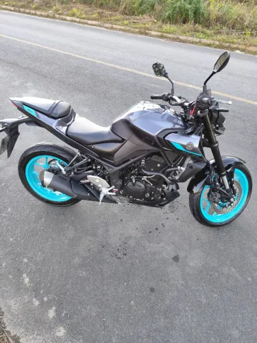 MT03 2025 único dono 9500 km rodados