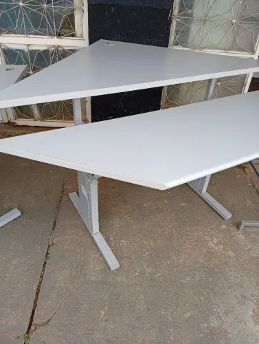 Vende mesa com regulagem de altura preço popular 200so ligar *