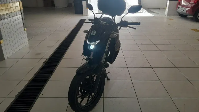 Moto inteira pouco rodada