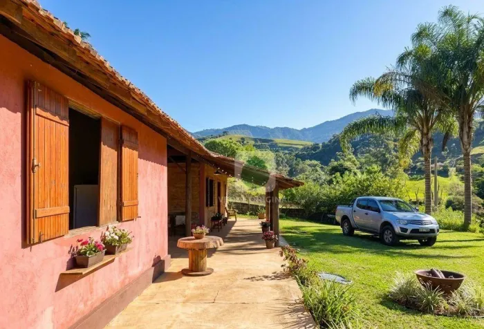 Sítio com 3 dormitórios à venda, 900 m² por R$ 800.000,00 - Serrano - São Bento do Sapucaí