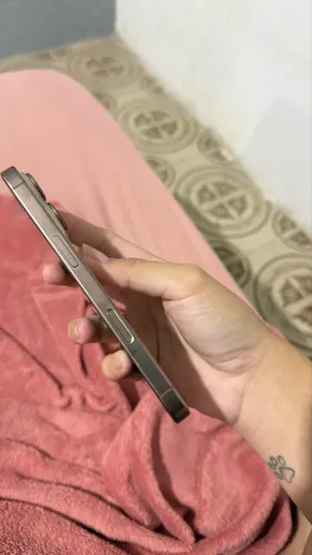 Vendo iPhone 16 pro 256 gb