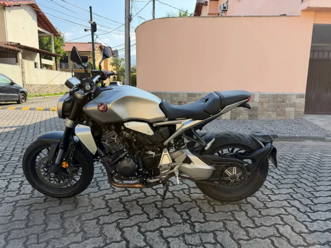 Cb1000r muito nova, 7900 km