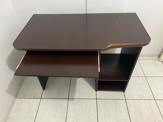 Mesa para computador/ escritório