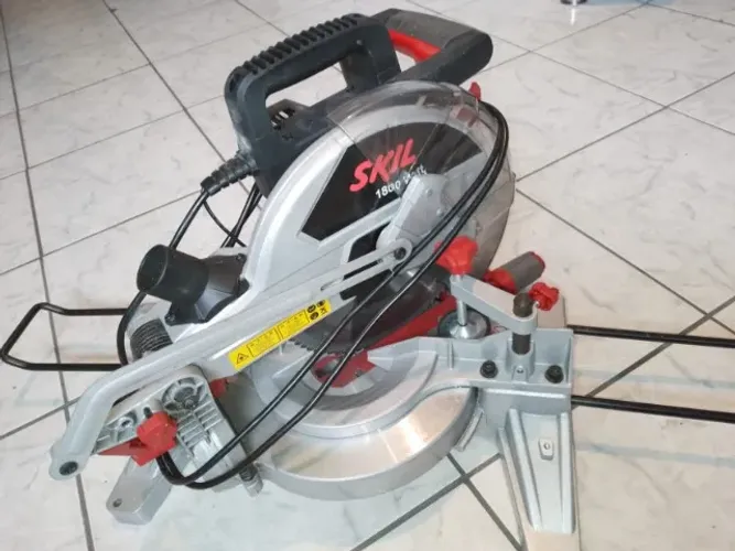 Vendo Serra Meia Esquadria 10" 1800W 3310 Skil