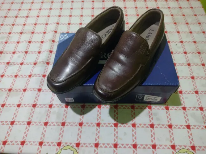 Sapato de couro sintético
