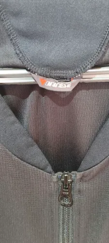 Segunda pele para macacão moto . Marca Dainese. Serve tamanho 1,77 80 kilos . Marca top