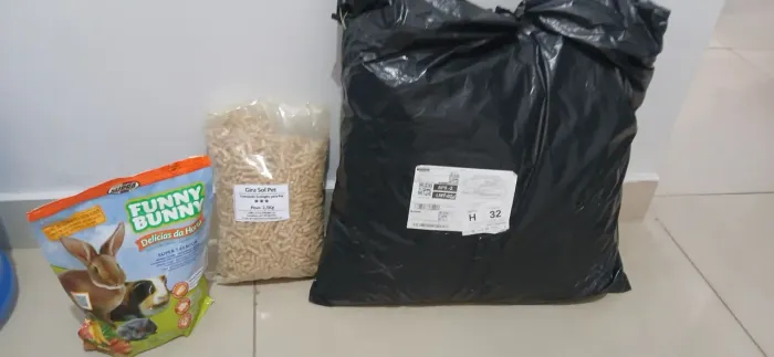 Estou vendendo ração e feno para coelho, e granulado higiênico tudo por 30 reais