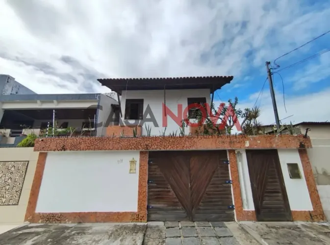 Casa 4/4 com piscina na Coroa do Meio