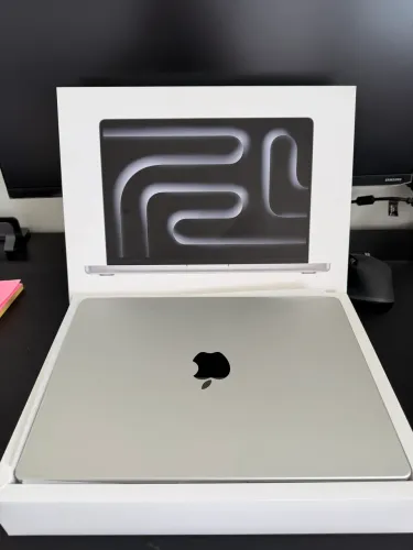 MacBook Pro 14" M5 (16 GB RAM / 512 GB SSD) - Prateado - Estado de Novo