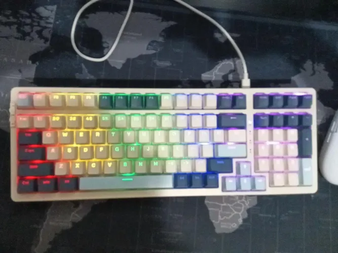 Teclado mecânico - Switch Blue - 2.4GHz/Cabo/Bluetooth - Freewolf