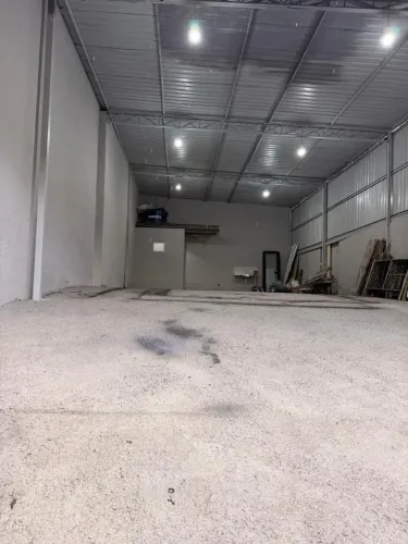 Galpão espaçoso com rampa para locação. Interlagos, Zona Sul de São Paulo, próximo ao Auto