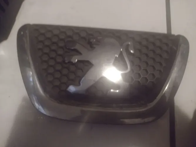 Emblema peugeot 307 ( retirar)