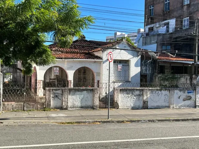 CASA ANTIGA/VINTAGE EM TERRENO DE 12,00M X 33,00M 396,00M² DE ÀREA NA AV. DOMINGOS OLÍMPIO