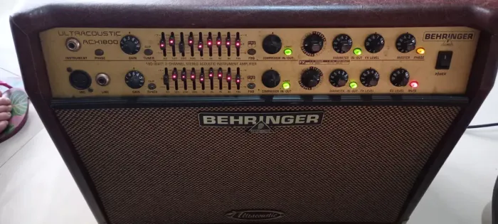 Caixa Behringer acx1800 - voz, violão, e instr.