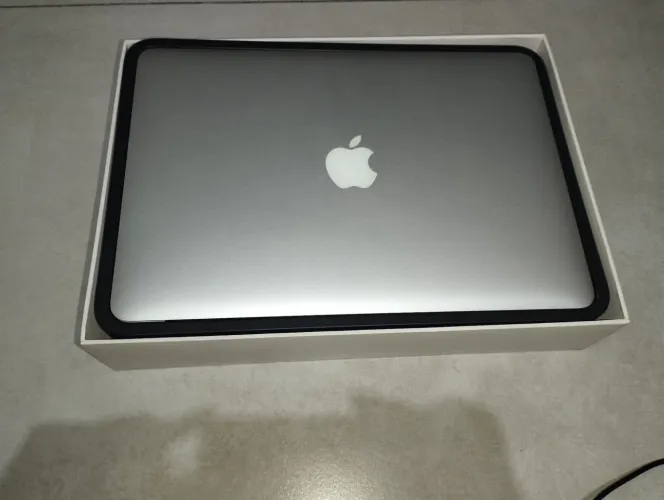 MacBook Air 13 - A1466 2015 - Retirar Peças