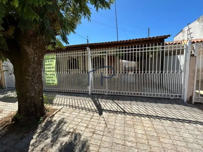 Aluga-se Casa de fundos em Taguatinga Nort/DF
