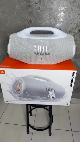 Caixa de Som Bluetooth À Prova D'água Boombox 4 JBL - Branca