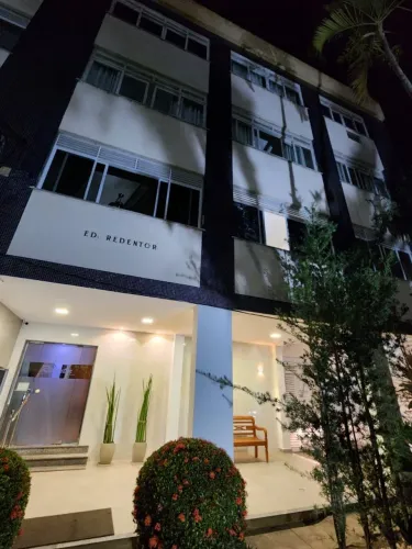 Alugo quarto individual - para homens - mobiliado e em localização privilegiada.