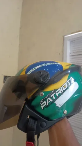 Capacete 70 Reais