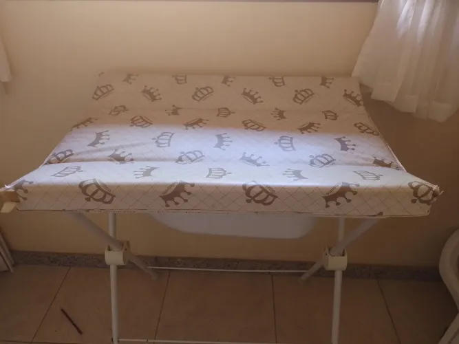 Banheira de bebê com suporte