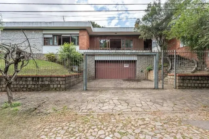 Casa com 3 quartos para alugar na Rua Tunísia, Vila Ipiranga, Porto Alegre