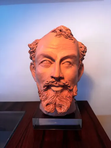 Escultura de São Francisco de Assis em argila com base em resina translúcida - 2016