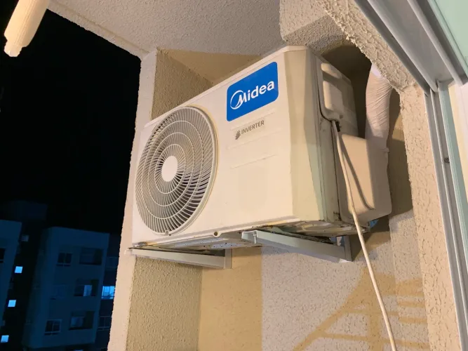 Vendo ar condicionado midea inverter com Wi-Fi 9.000 Btus inverter pra hoje 