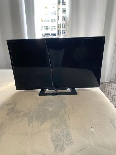 Televisão usada, tela ficando verde