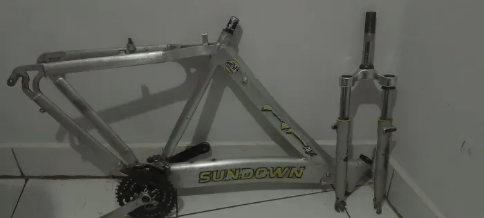 Vendo quadro speed sundown junto com suspensão 