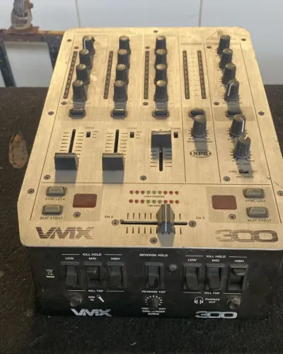 Behringer VMX 300