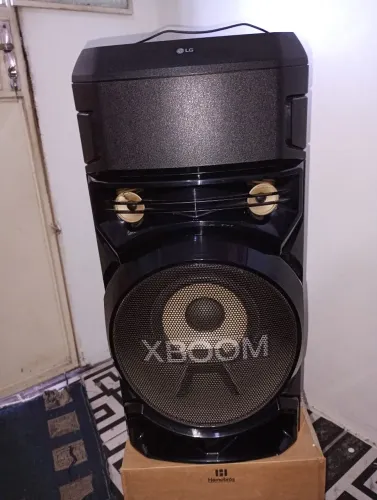 Vendo um caixa de som LG grande com controle remoto original Atena semi-nova
