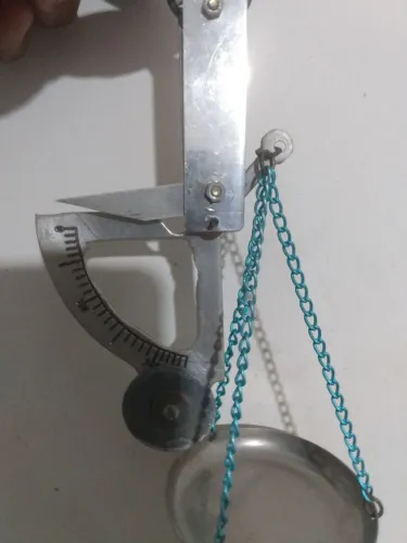 Balança antiga para coisas pequenas