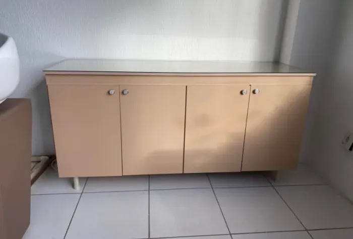 Armário mdf com tampo de vidro