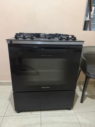 Fogão Brastemp 5 bocas preto com mesa de vidro temperado