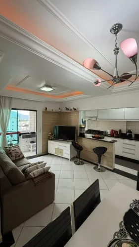 Apartamento com Sacada e Churrasqueira 2 Quartos Centro Balneário Camboriú