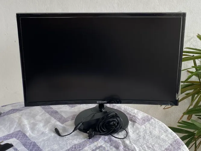 Monitor Gamer Curvo Samsung 27 FHD, Freesync, HDMI e VGA