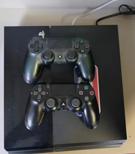 vendo ps4 500gb + 2 controles