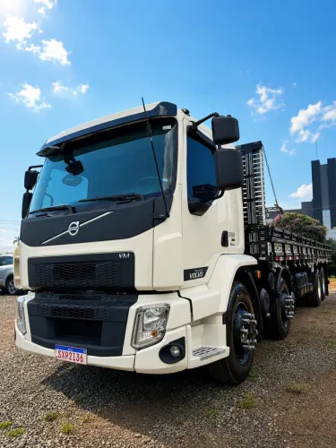 Volvo VM 360 I-Shift 8x2R 24/24 - Estado de Zero Km