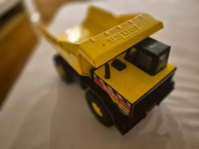 Mighty Tonka Dump Truck nº 768 (1990s)