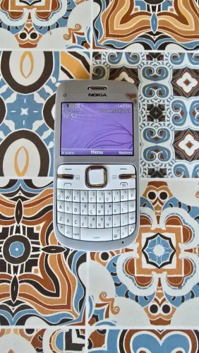 Nokia C3-00 Prata em Estado de Novo (Carcaça Trocada) para Colecionadores