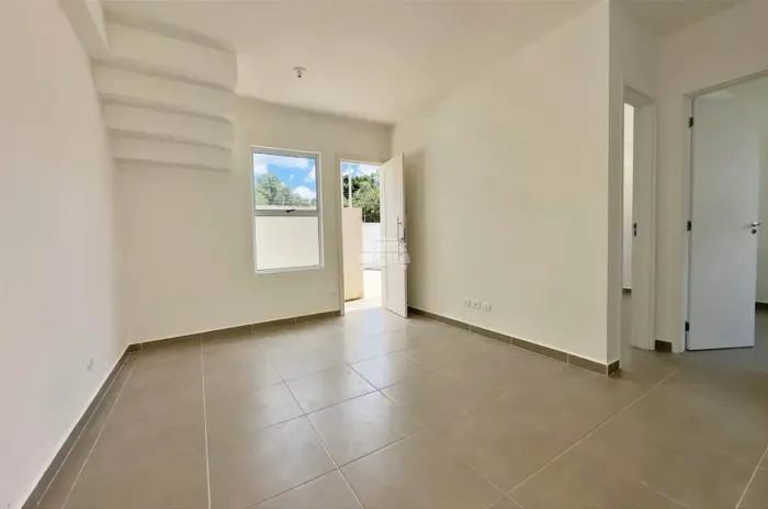 Sobrado com 2 Quartos no Santa Cândida