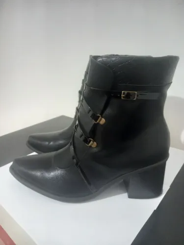 BOTA PICCADILLY GIORDANA - CANO MÉDIO - TAM. 38 - sem uso