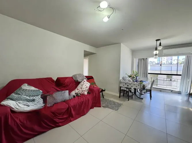 Amplo Apartamento 3 quartos + Dependência no Centro de Criciúma