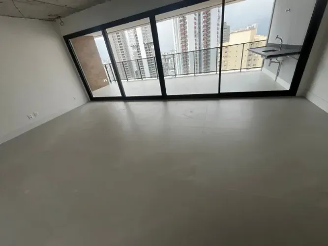 Porta com esquadria de alumínio e vidro