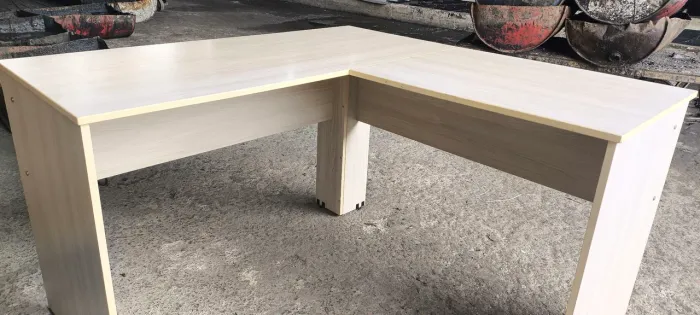 Mesa de escritório de canto 
