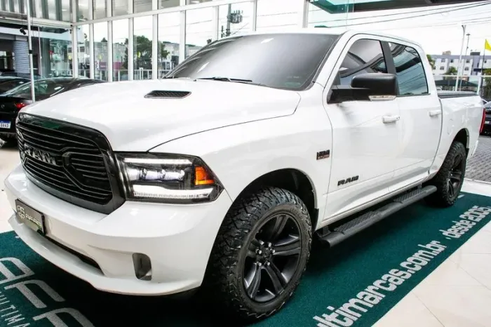 Ram Classic Laramie Night Edition 5.7 V8 16V Gasolina 4X4 Aut. 2022